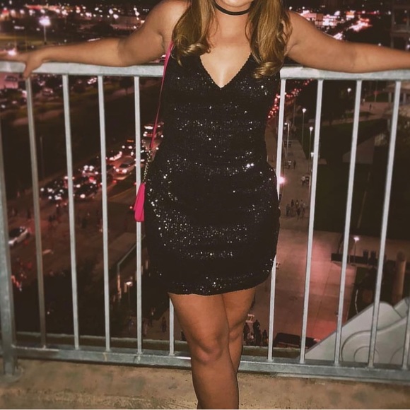 Back sequin party dress - Picture 4 of 4